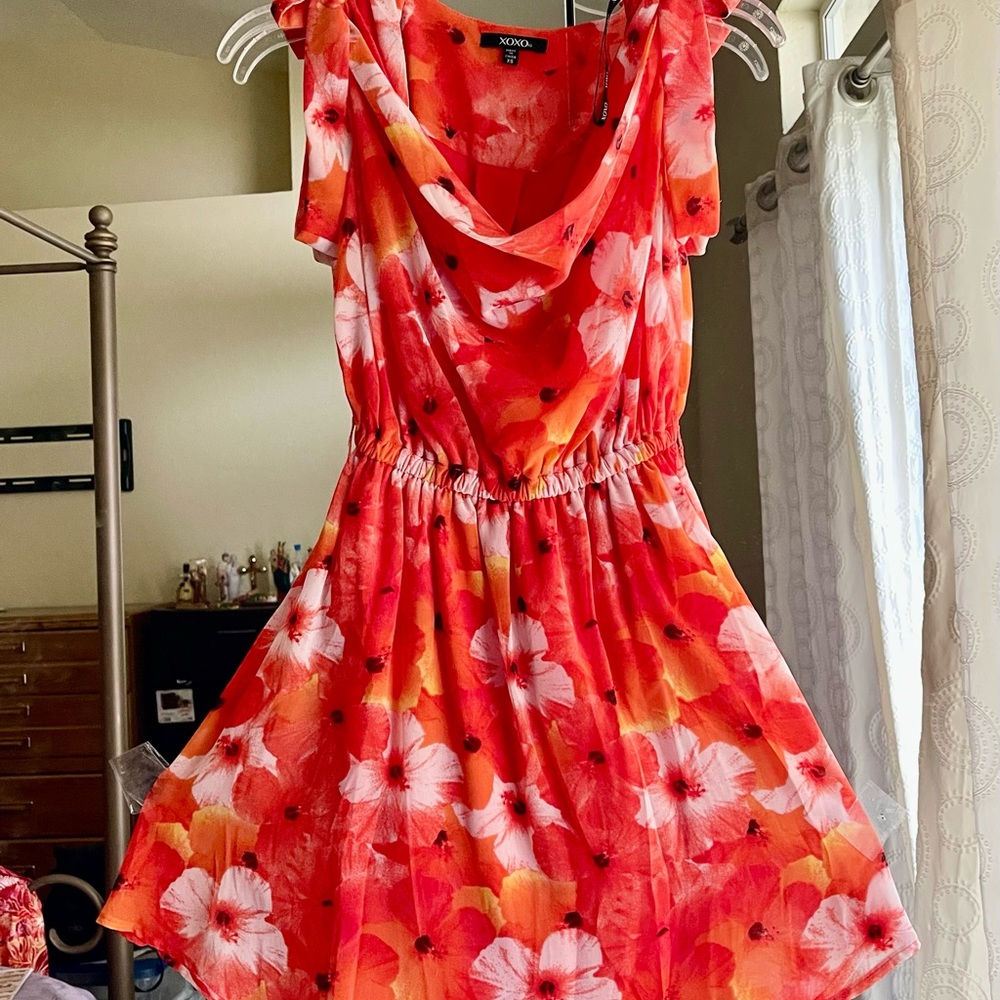 Floral Dress. Looks New…great condition.